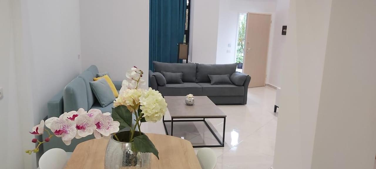 Apartament Me Qera Dublex Lungomare Vlorë Buitenkant foto